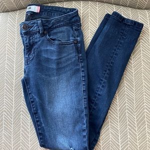 Cabi Skinny Jeans with Distressing Distressed size 2